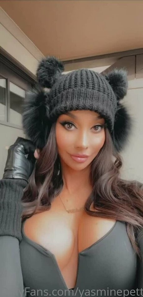 Yasmine Petty étoile gratuite img