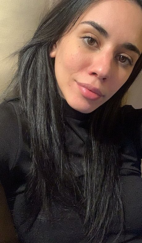 Vera Kaludi modèle exclusif photo