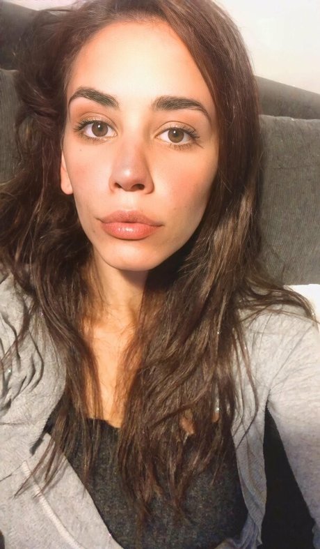 Vera Kaludi beau modèle galeries