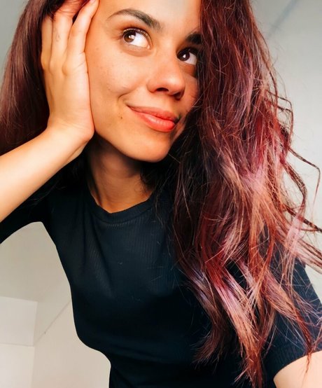 Vera Kaludi modèle sexy galerie