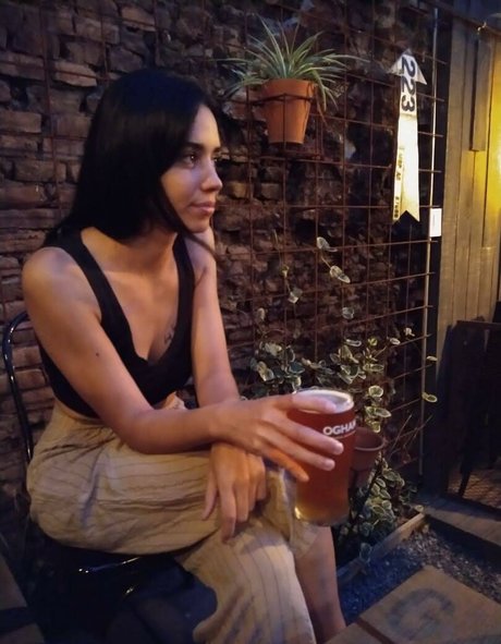 Vera Kaludi art modèle photos