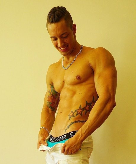 viktoronee nus star du porno image