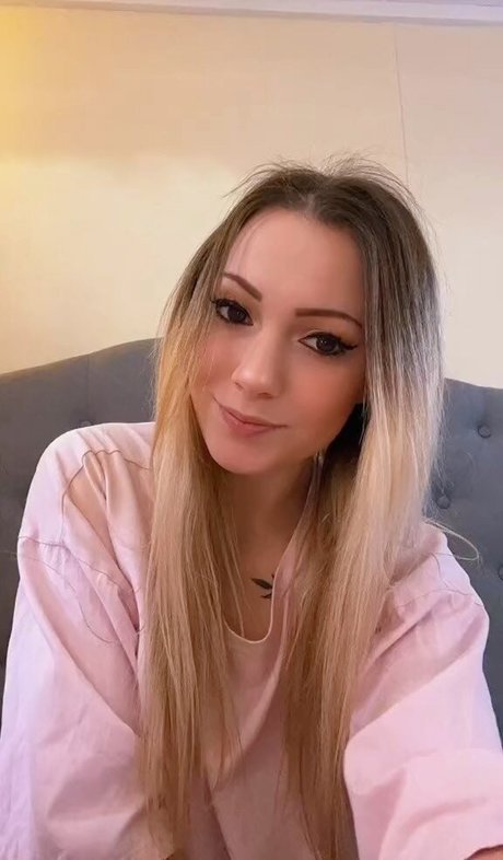 Little Momma star du porno de haute qualité archive