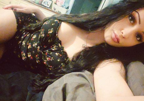 Mila Moore modèles nus archive