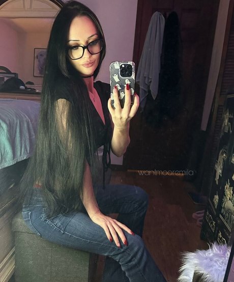 Mila Moore haut modèle img