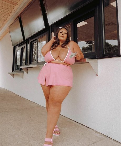 gros seins petite onlyfans haut érotique photos