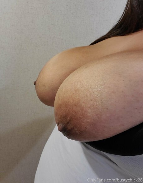 bustychick26 joli modèle archive