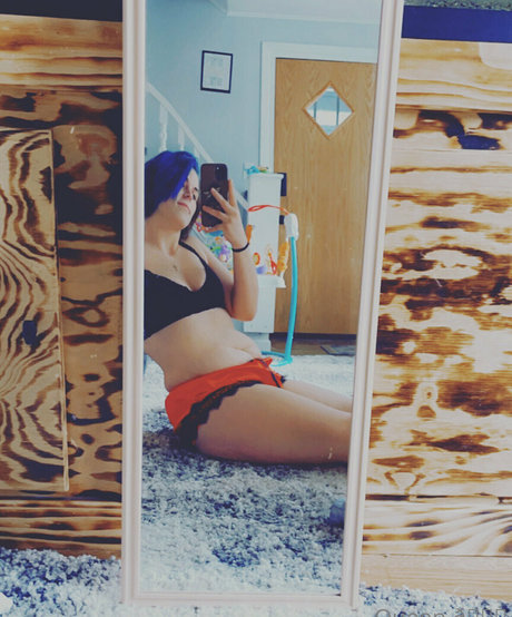 queenbitch1998 actrice sexy des photos