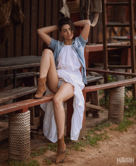 Irina Dreyt modèle nu des photos