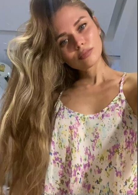 milf aux cheveux noirs onlyfans sympa pornographique galerie