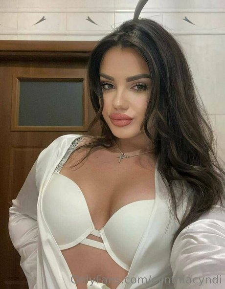 cynthiacyndi modèle nu collection