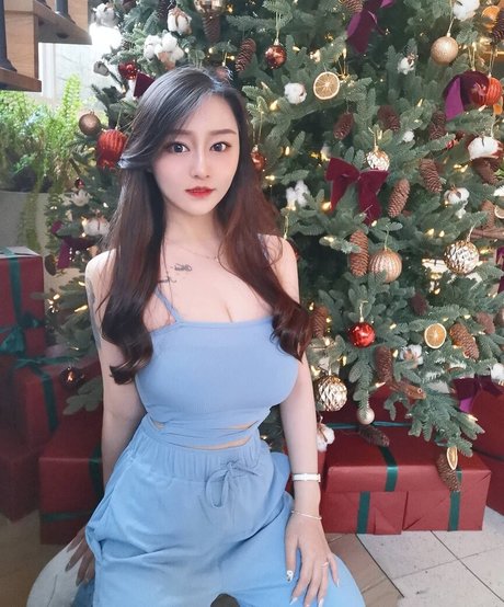 fille courbée dà côté onlyfans xxx hd images