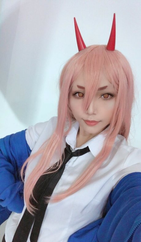 Reakami modèle magnifique des photos