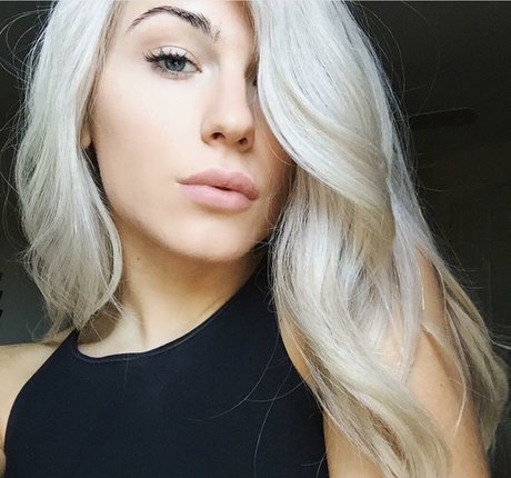 Dezmin Schubel modèle nu image