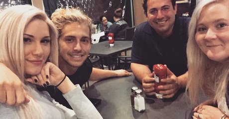 Dezmin Schubel modèle sympa photos