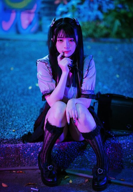 Raku 66 actrice érotique collection