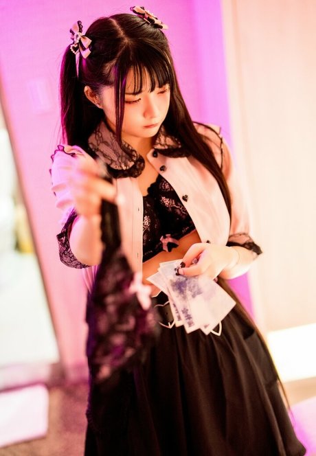 Raku 66 modèle nu image