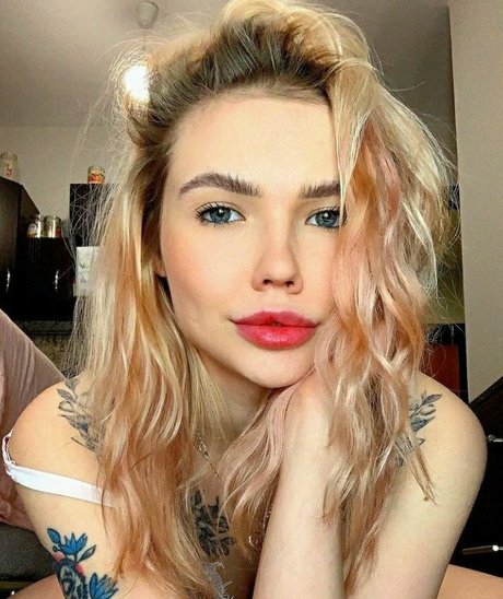 dollthifa actrice chaude archive