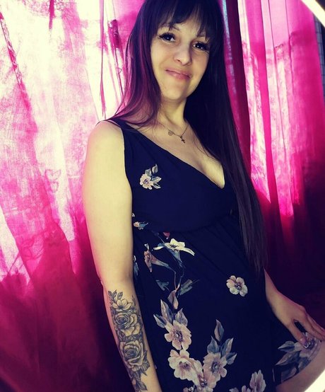 Mom7 actrice chaude image