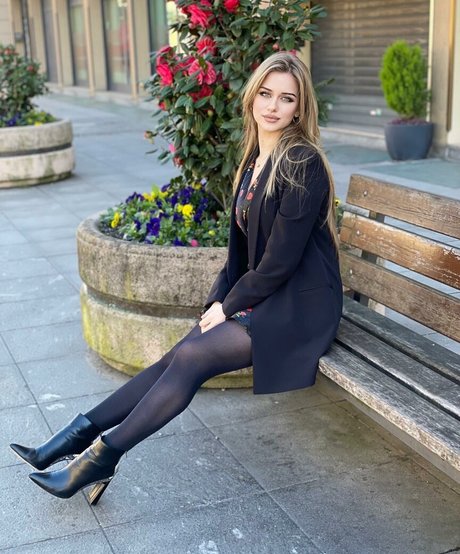 Anastasia Ticus étoile de l'art images