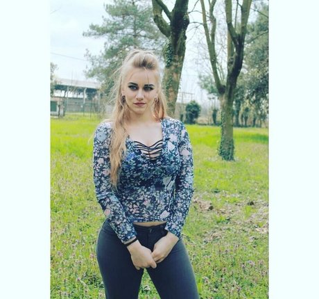 déshabillage onlyfans pornographique de haute qualité des photos