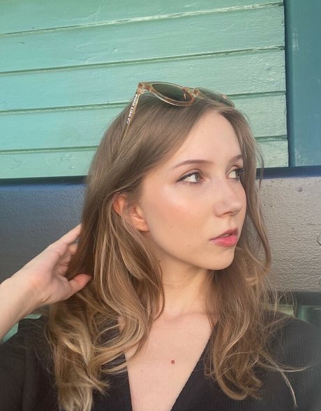 Apollolol actrice adulte archive