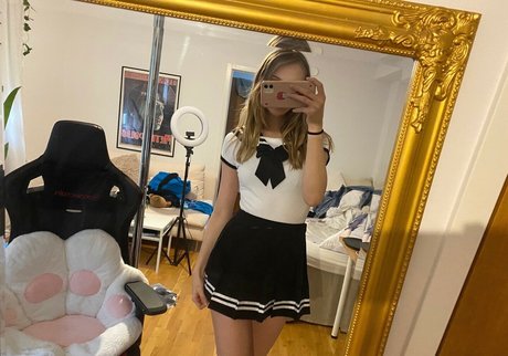 Apollolol actrice libre photos