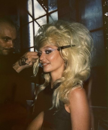 Poppyy Hopson star pornographique des photos