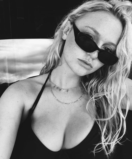 Poppyy Hopson star du porno gratuit image