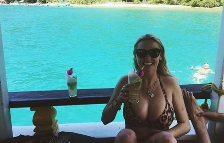 Poppyy Hopson nus star du porno des photos