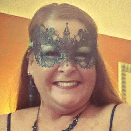 untamed red actrice hd image