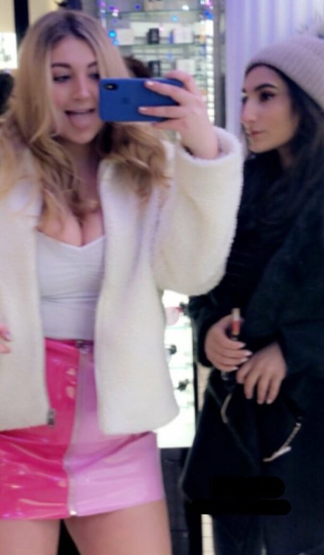 pom-pom girl asiatique onlyfans sexy érotique archive