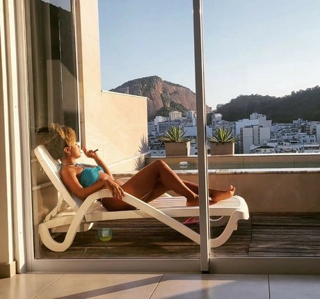 Rubia Gabi actrice pornographique galerie