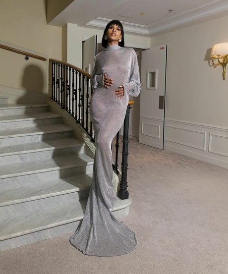 Sabrina Elba modèle adulte des photos