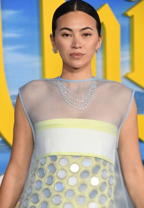 éjacule sur la langue onlyfans nu image