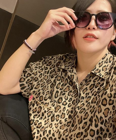 professeur brune onlyfans assez haute qualité images