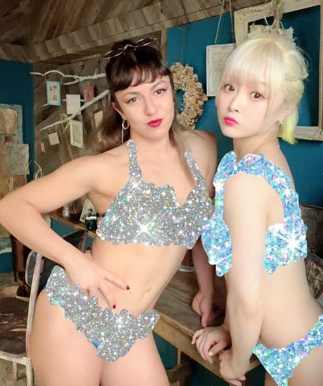 lesbiennes aux gros seins onlyfans sexy érotique photo