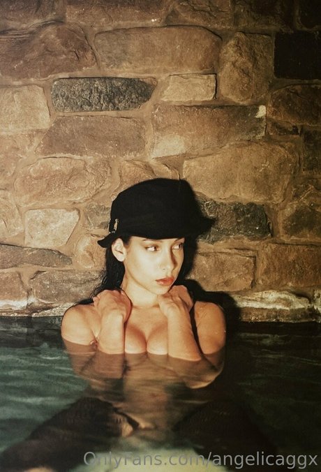 Angelicaggx modèle porno galerie
