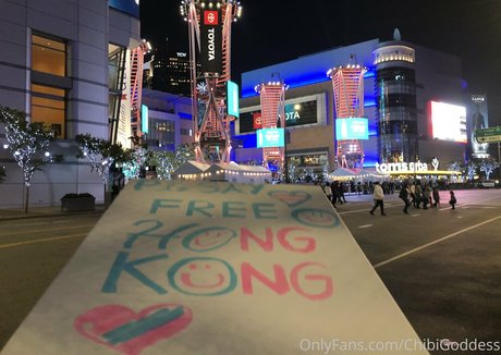 fille courbée dà côté onlyfans sexy parfait galeries