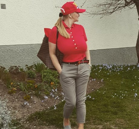 visage blond uniquementfans belle nue img