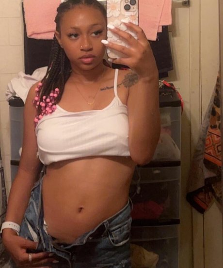 CallmeCoconasty modèle gratuit photo