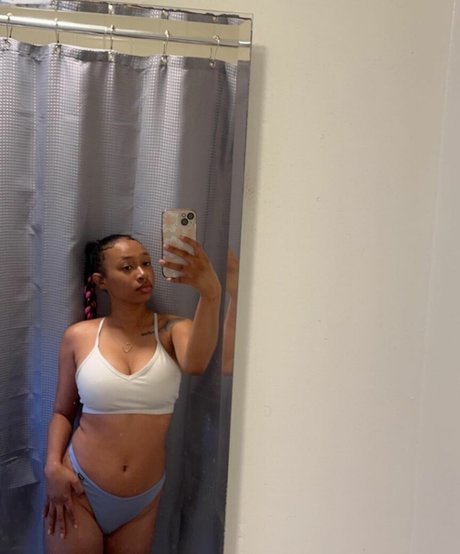 CallmeCoconasty modèle chaud photos