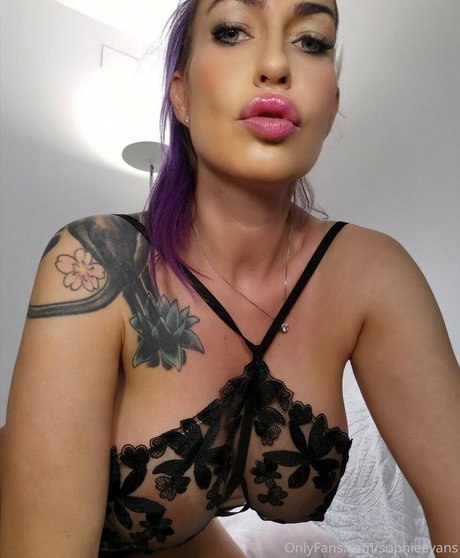 sophieevans étoile nue img