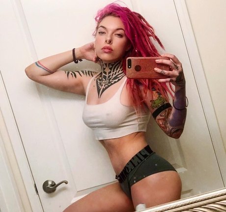 milf aux cheveux noirs onlyfans adulte parfait image