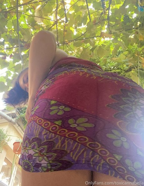 toxicannabella étoile nue des photos