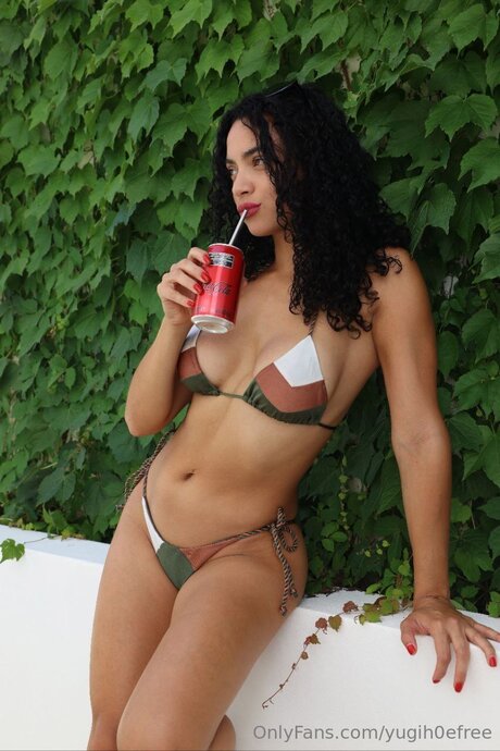 pom-pom girl asiatique onlyfans parfait nu des photos