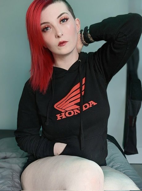 MajestyRedQueen haut modèle img