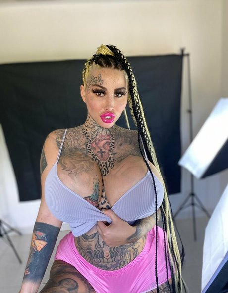 Xomarym modèle érotique image