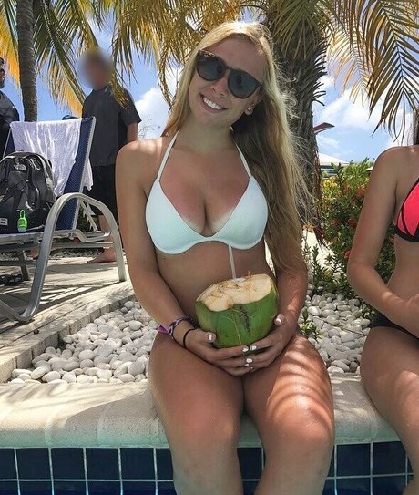 Alyssa K haut modèle images