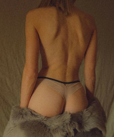 Niki Anson modèle sympa galeries